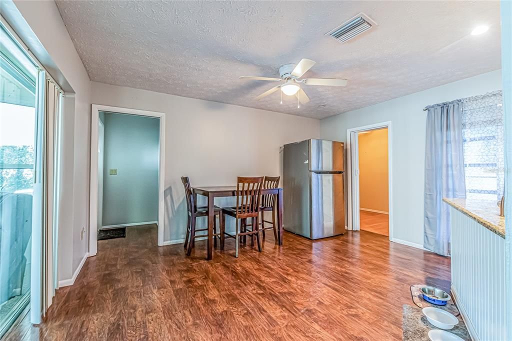 Recently Sold: $350,000 (3 beds, 3 baths, 1820 Square Feet)