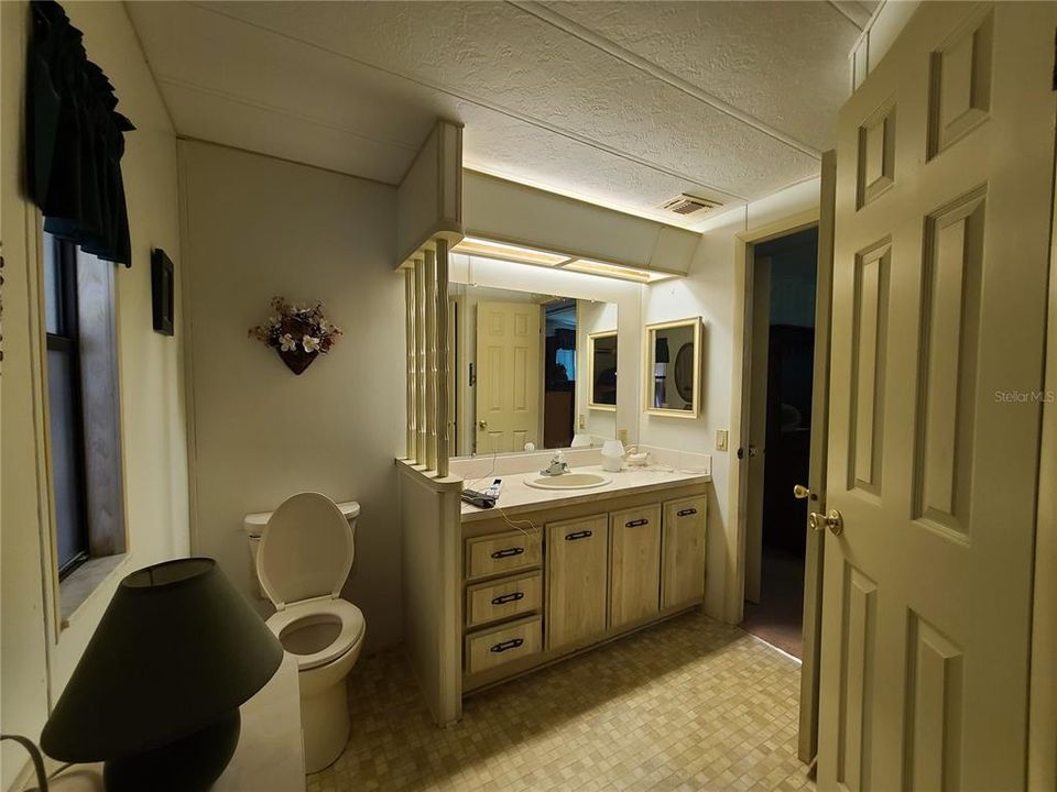 最近售出: $75,500 (2 贝兹, 2 浴室, 1170 平方英尺)