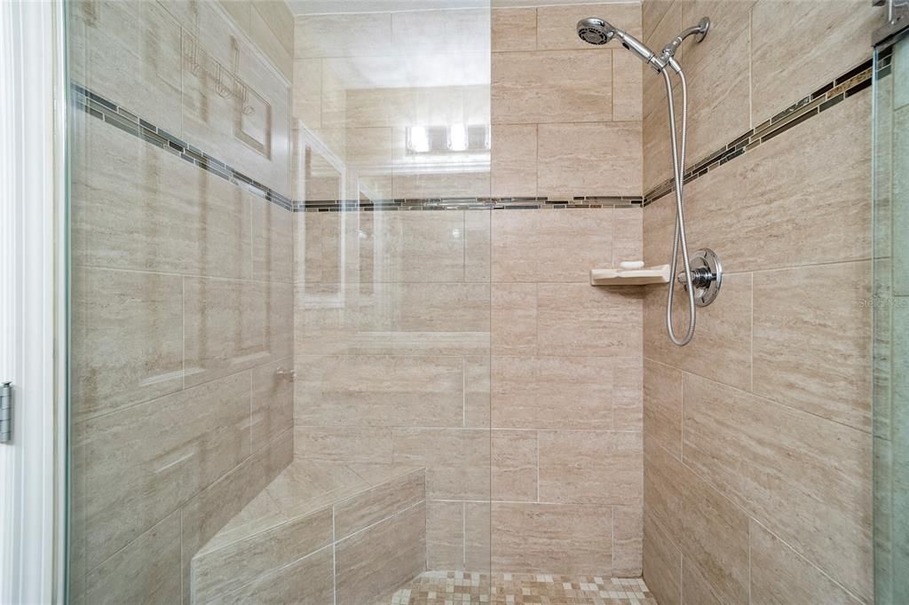 最近售出: $329,000 (3 贝兹, 2 浴室, 1240 平方英尺)