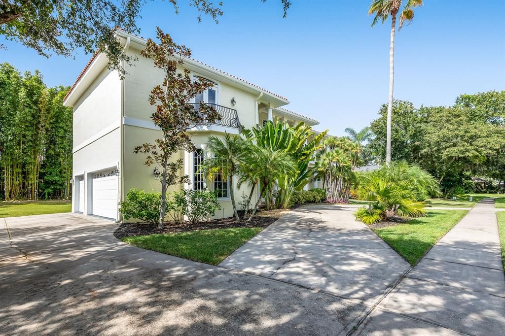 Recently Sold: $1,780,000 (7 beds, 6 baths, 6568 Square Feet)