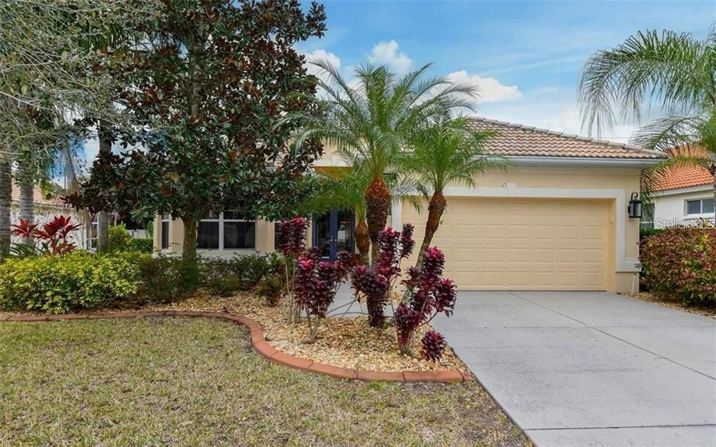 Recently Sold: $449,900 (3 beds, 3 baths, 2061 Square Feet)