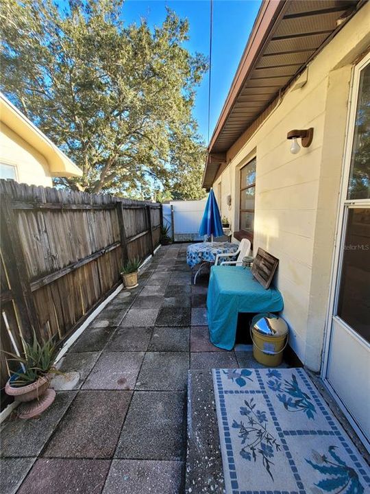 Recently Sold: $199,000 (2 beds, 1 baths, 731 Square Feet)