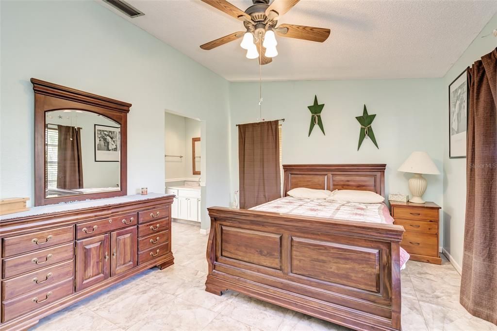 Недавно продано: $349,900 (3 спален, 2 ванн, 1520 Квадратных фут)