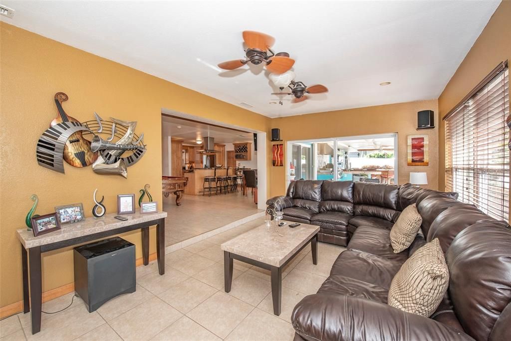 Recently Sold: $1,195,000 (3 beds, 2 baths, 1776 Square Feet)