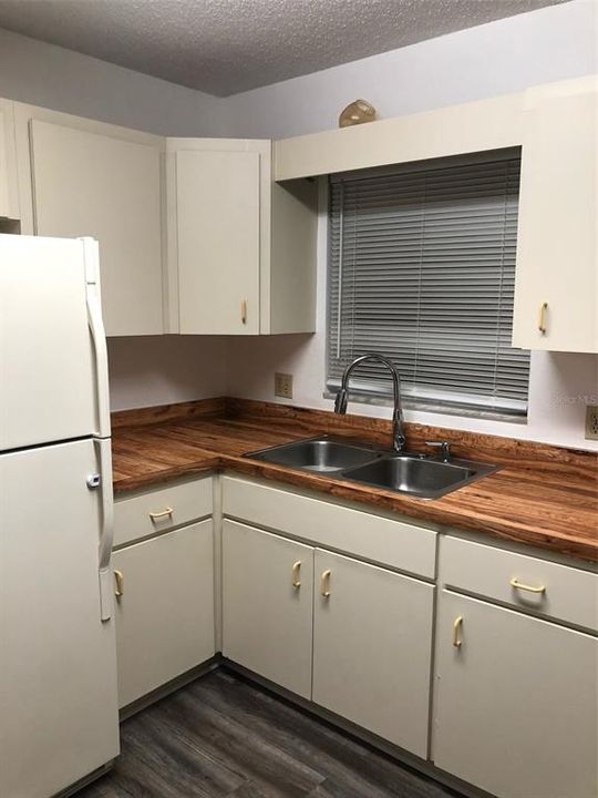 Recently Rented: $1,250 (2 beds, 1 baths, 950 Square Feet)