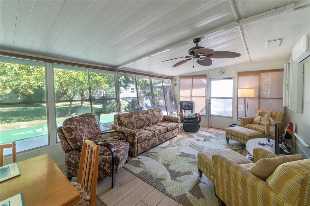 Florida Room w/Vinyl Windows & Tile Flooring