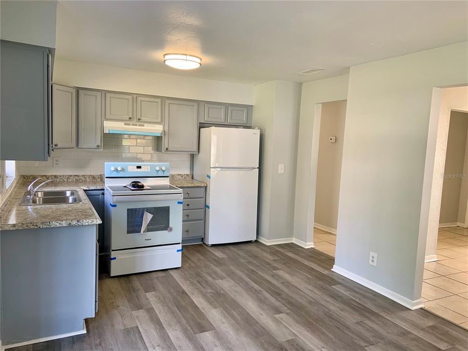 Recently Sold: $152,000 (3 beds, 1 baths, 1053 Square Feet)