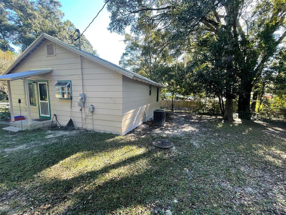 Recently Sold: $130,000 (2 beds, 1 baths, 896 Square Feet)