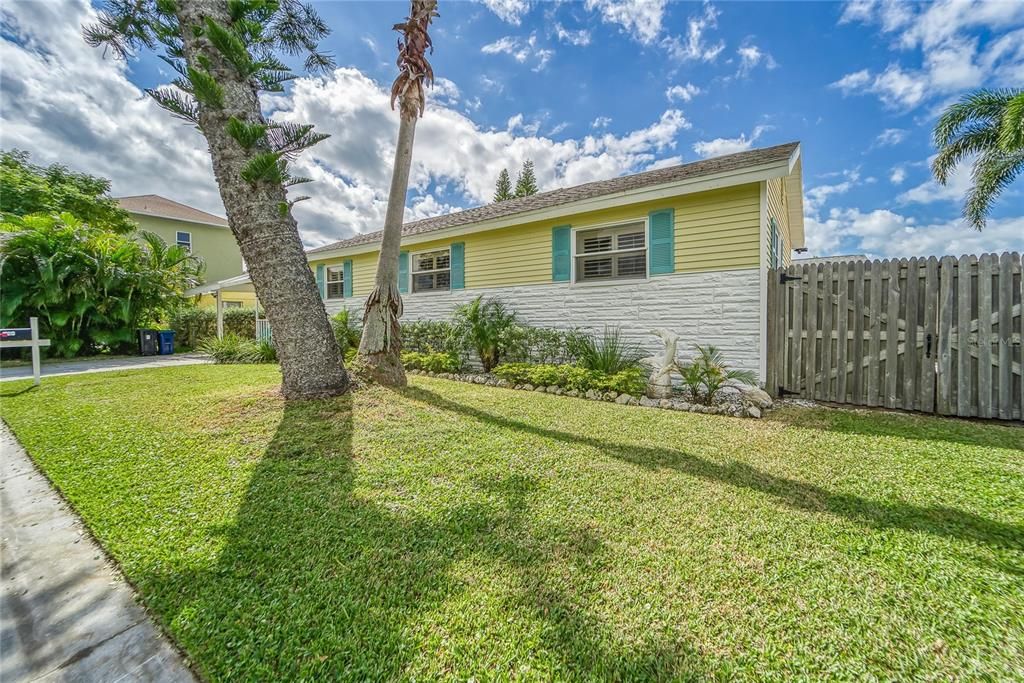 Recently Sold: $574,000 (2 beds, 2 baths, 1100 Square Feet)