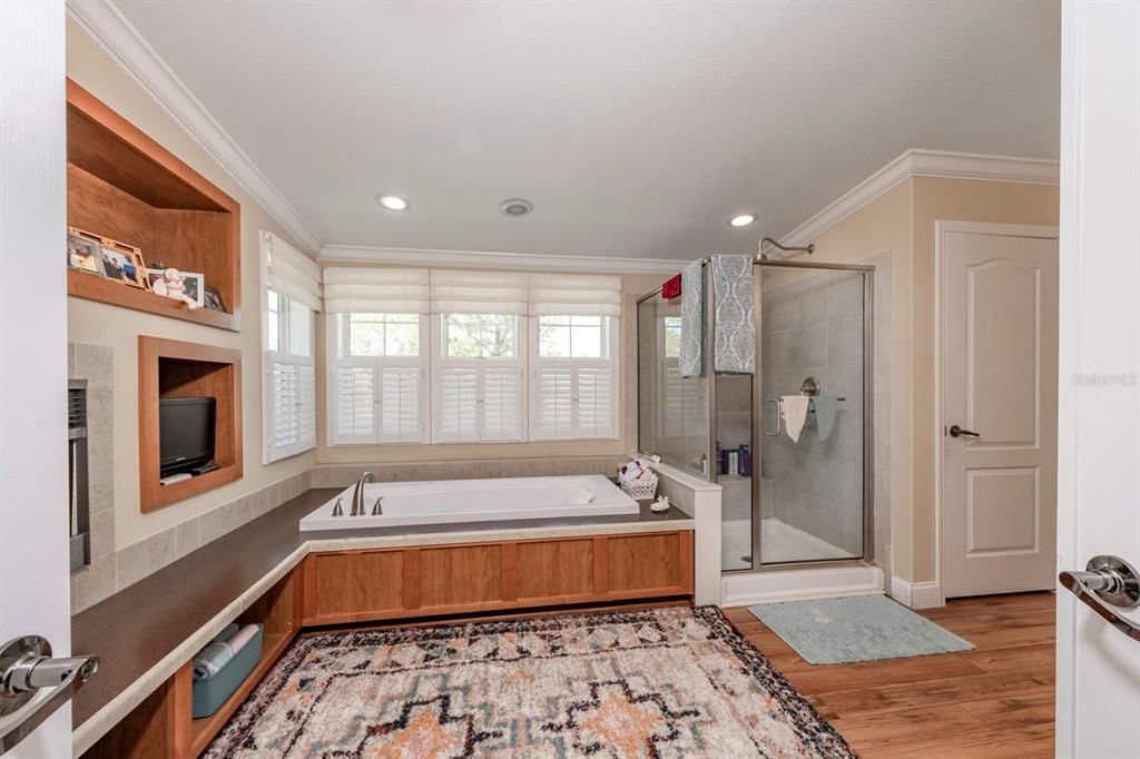 Master Bath w/ Garden Tub and separate shower