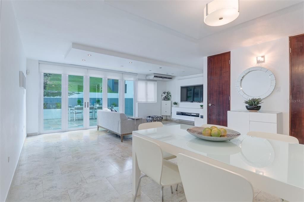 Vendido Recientemente: $390,000 (4 camas, 2 baños, 1850 Pies cuadrados)