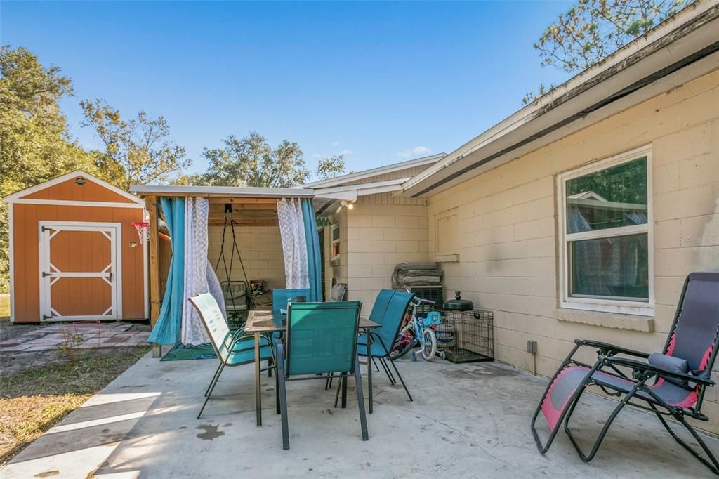 Recently Sold: $225,000 (4 beds, 2 baths, 1948 Square Feet)