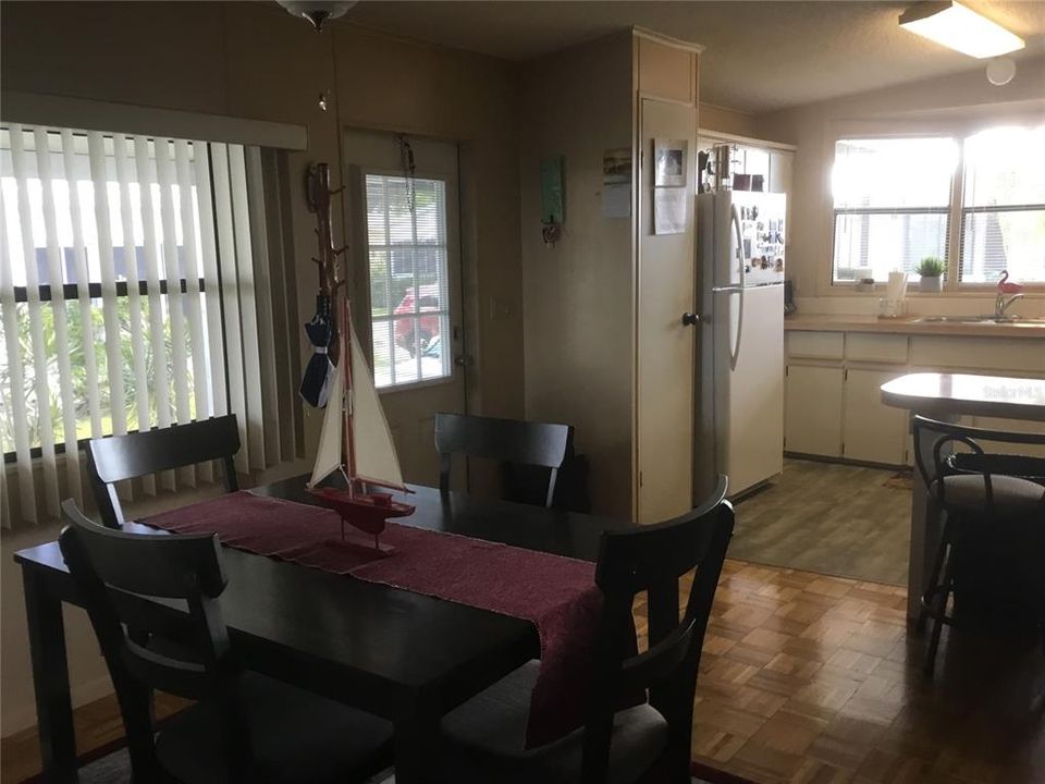 Recently Sold: $165,000 (2 beds, 2 baths, 1372 Square Feet)