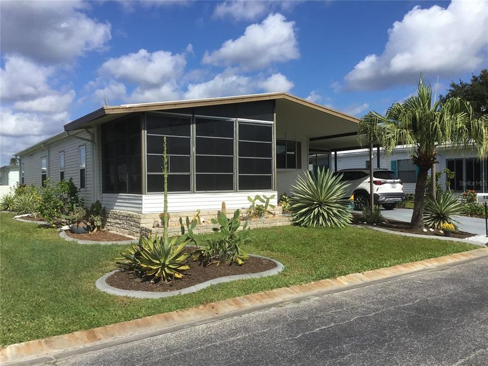 Recently Sold: $165,000 (2 beds, 2 baths, 1372 Square Feet)