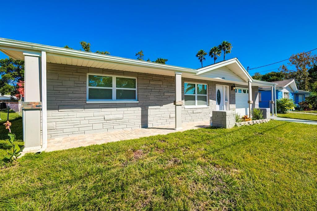 Recently Sold: $199,990 (2 beds, 1 baths, 983 Square Feet)