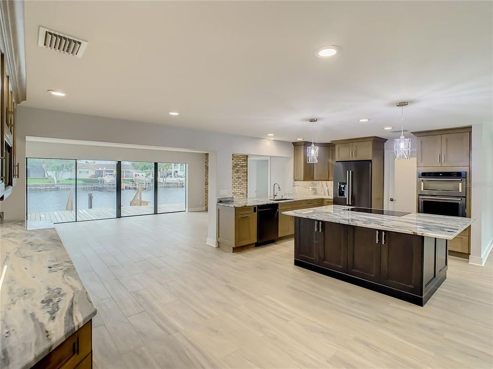 Recently Sold: $1,200,000 (3 beds, 2 baths, 2474 Square Feet)