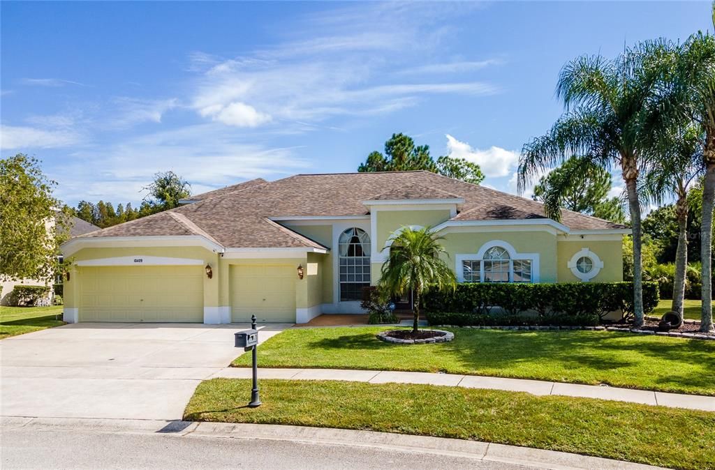 Welcome to 10409 Meadow Crossing Dr!