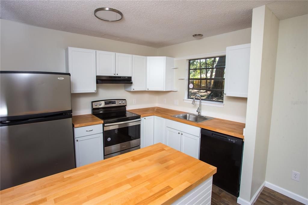Recently Sold: $190,000 (3 beds, 2 baths, 1124 Square Feet)