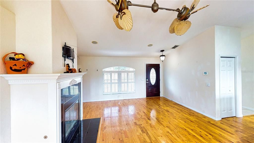 Recently Sold: $290,000 (3 beds, 2 baths, 1667 Square Feet)