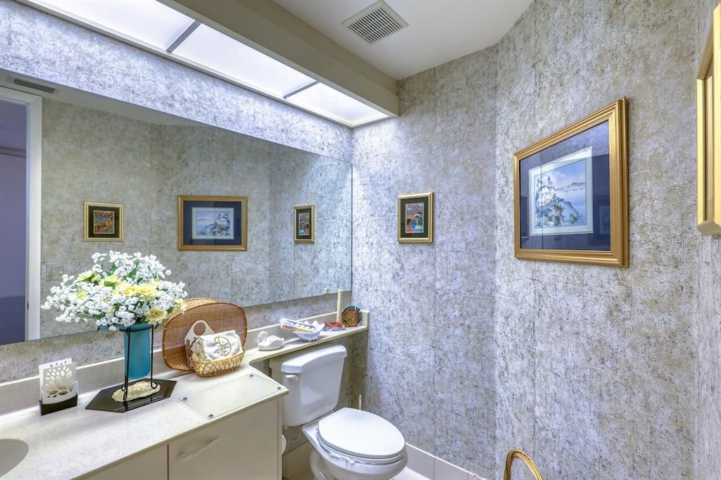 最近售出: $1,325,000 (3 贝兹, 2 浴室, 2464 平方英尺)