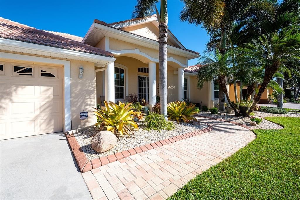 Vendido Recientemente: $659,000 (3 camas, 2 baños, 2415 Pies cuadrados)
