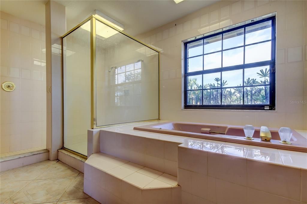 最近售出: $839,900 (4 贝兹, 3 浴室, 3166 平方英尺)