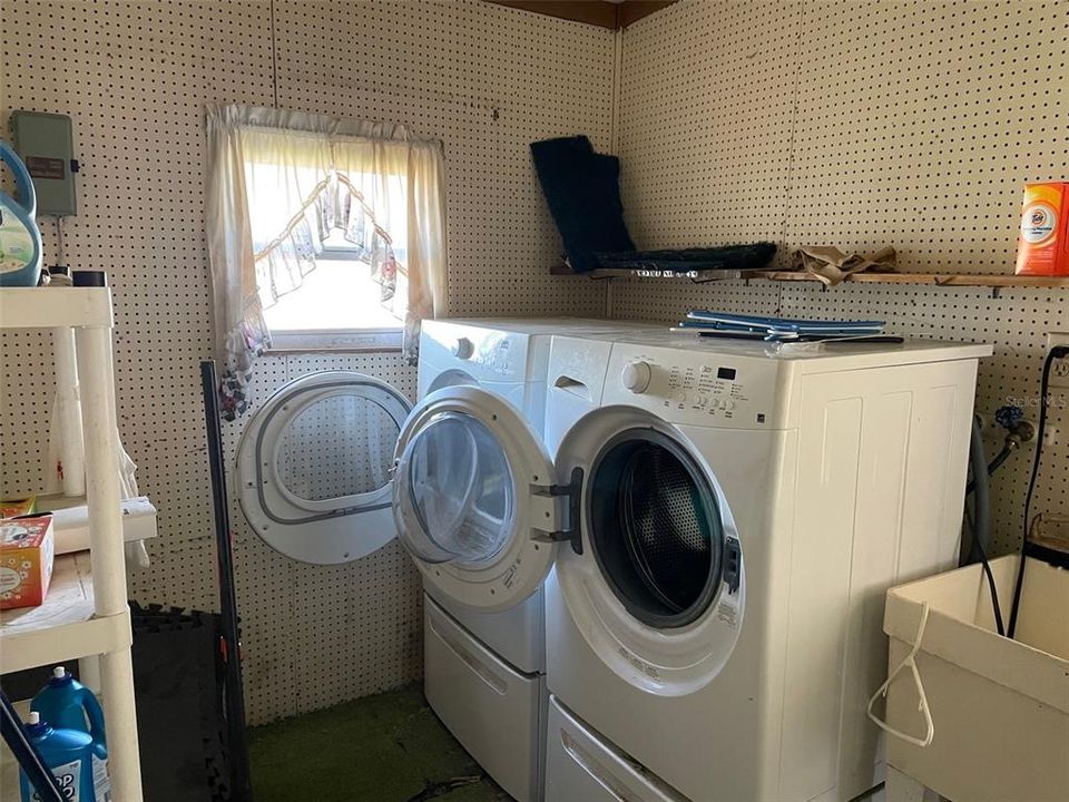LAUNDRY ROOM WITH WASHER AND DRYER BEHIND ENCLOSED PATIO