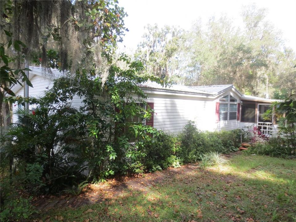 Recently Sold: $148,500 (3 beds, 2 baths, 1715 Square Feet)