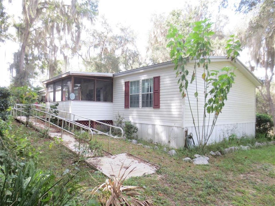 Recently Sold: $148,500 (3 beds, 2 baths, 1715 Square Feet)