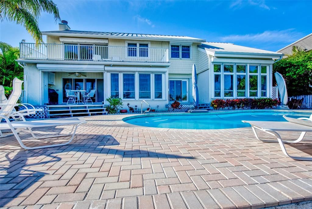 Recently Sold: $1,699,000 (4 beds, 2 baths, 3240 Square Feet)