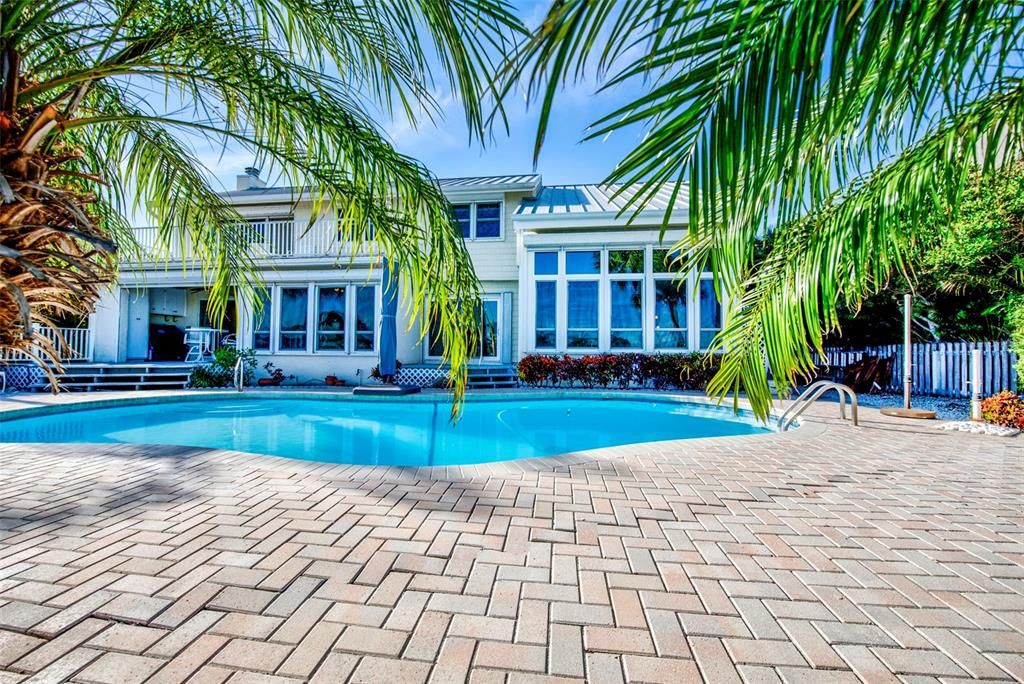 Recently Sold: $1,699,000 (4 beds, 2 baths, 3240 Square Feet)