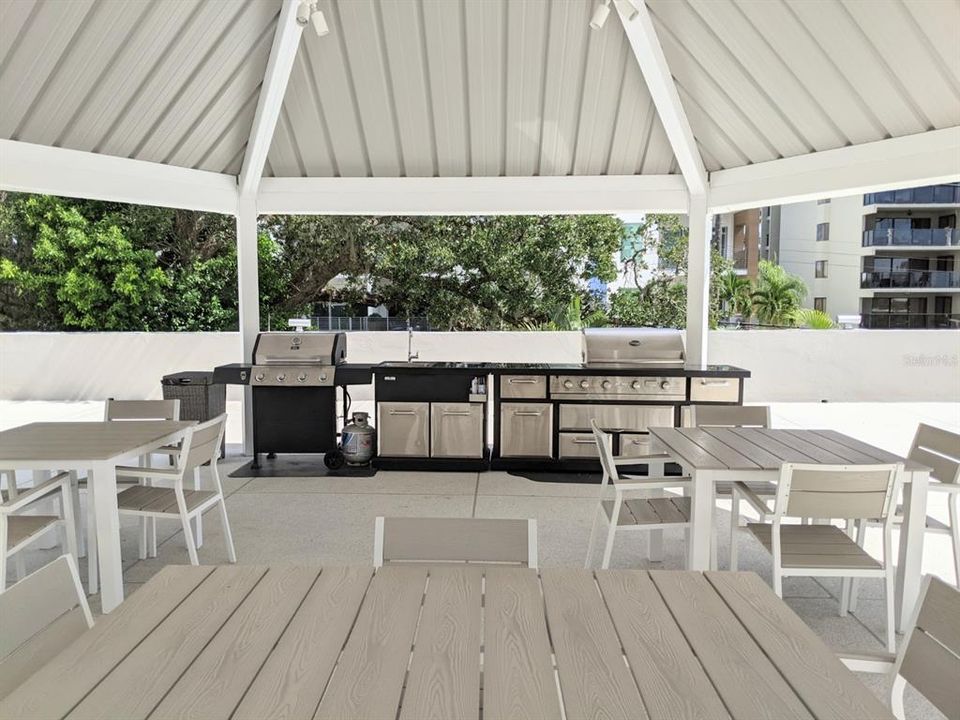 Outdoor Kitchen Poolside