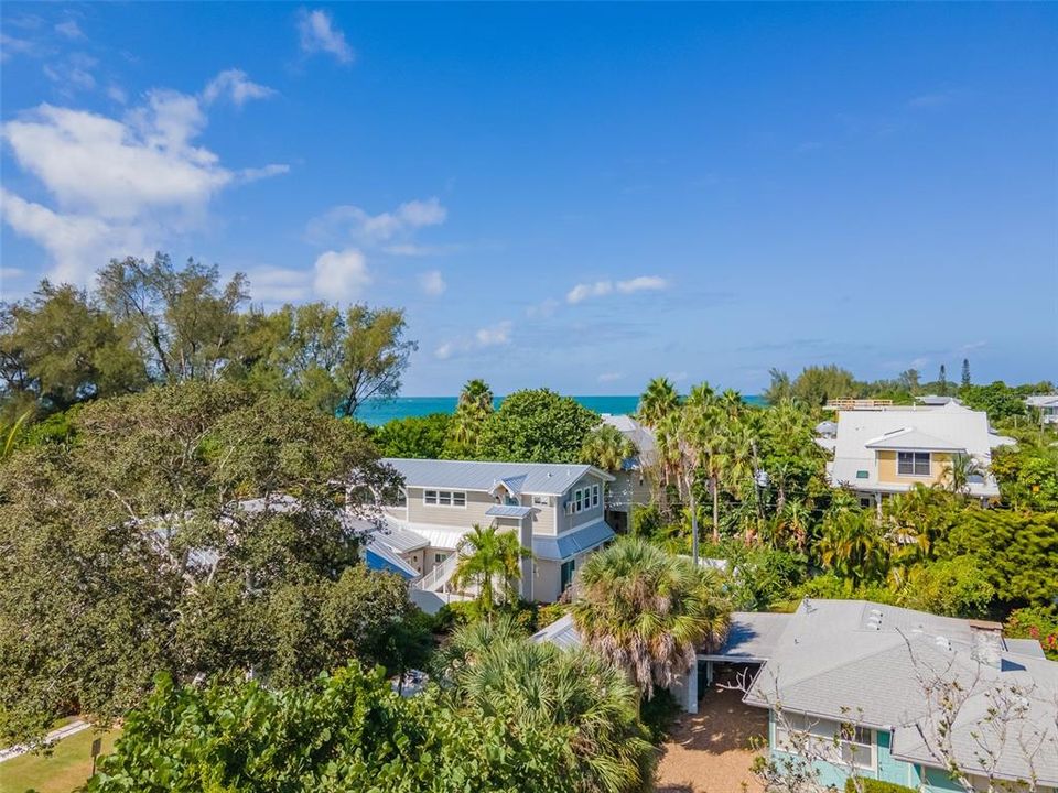 Recently Sold: $2,200,000 (2 beds, 2 baths, 1275 Square Feet)