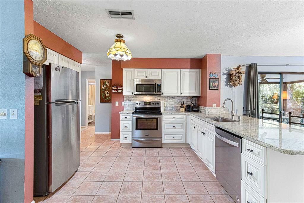 Recently Sold: $409,000 (2 beds, 2 baths, 1431 Square Feet)