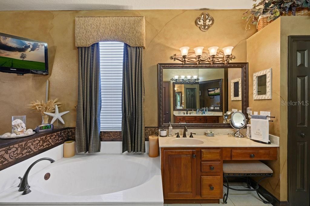 Недавно продано: $595,000 (4 спален, 2 ванн, 2769 Квадратных фут)