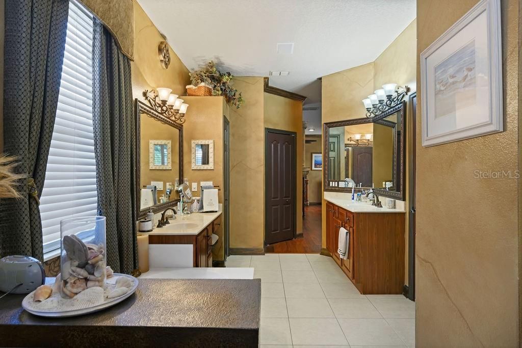 最近售出: $595,000 (4 贝兹, 2 浴室, 2769 平方英尺)