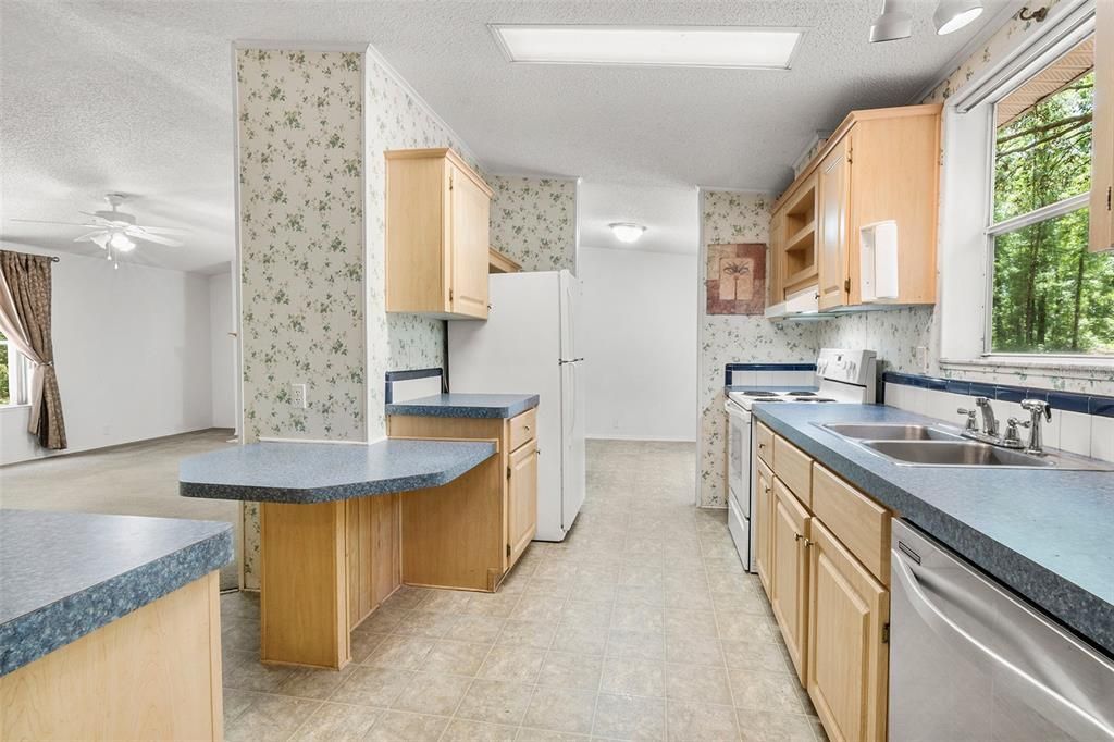 Vendido Recientemente: $182,500 (3 camas, 2 baños, 1568 Pies cuadrados)