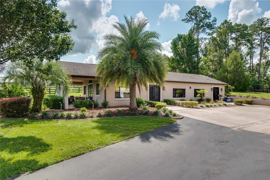 Recently Sold: $2,695,000 (3 beds, 2 baths, 2736 Square Feet)