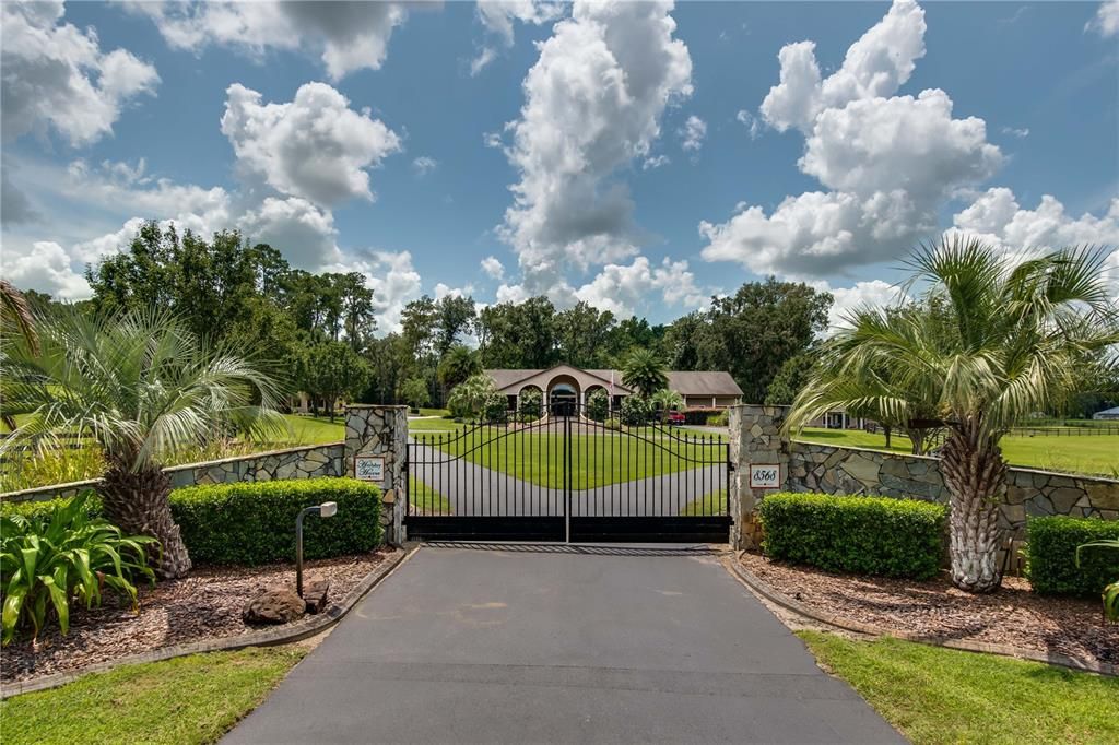 Recently Sold: $2,695,000 (3 beds, 2 baths, 2736 Square Feet)