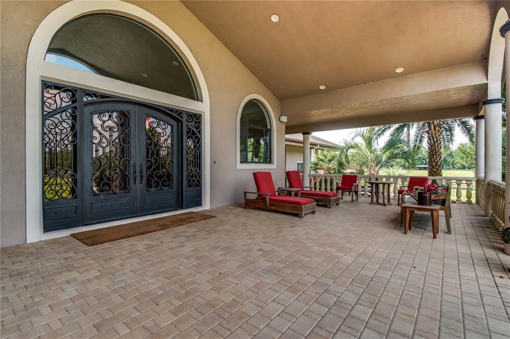 Recently Sold: $2,695,000 (3 beds, 2 baths, 2736 Square Feet)