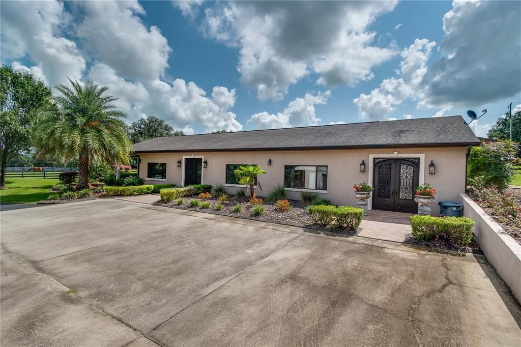 Recently Sold: $2,695,000 (3 beds, 2 baths, 2736 Square Feet)