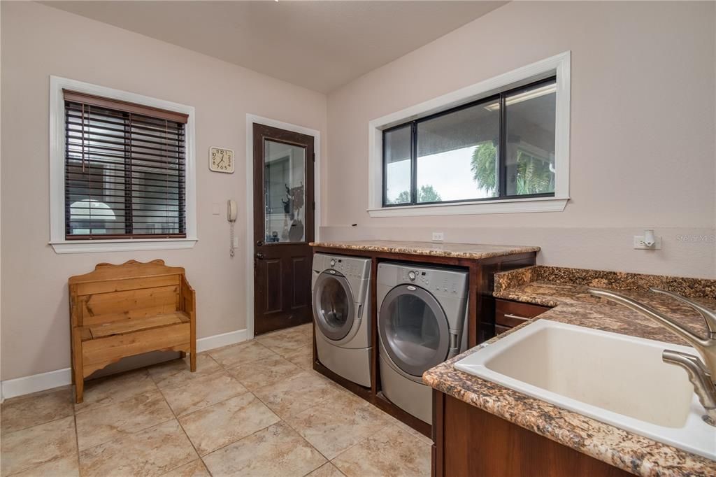 Recently Sold: $2,695,000 (3 beds, 2 baths, 2736 Square Feet)