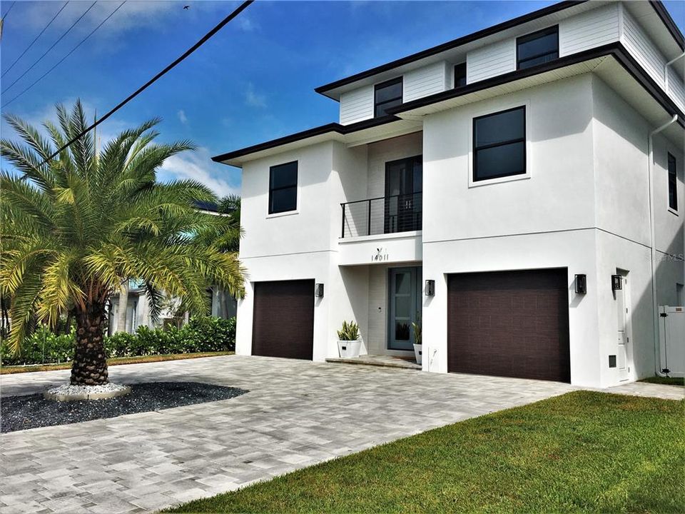 Recently Sold: $1,844,000 (3 beds, 3 baths, 3204 Square Feet)