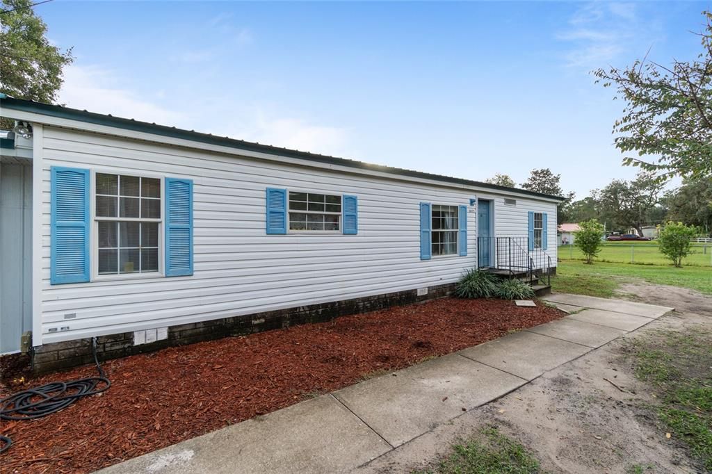 Recently Sold: $150,000 (3 beds, 2 baths, 1344 Square Feet)