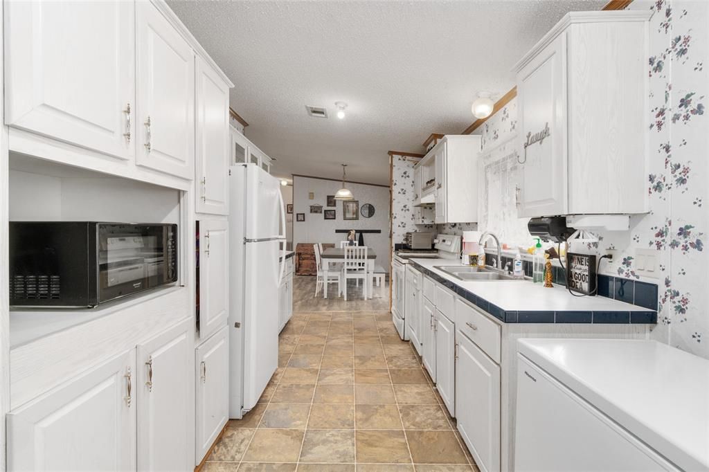 Recently Sold: $150,000 (3 beds, 2 baths, 1344 Square Feet)