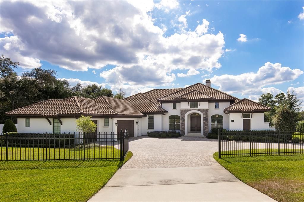 Recently Sold: $2,200,000 (5 beds, 4 baths, 4761 Square Feet)