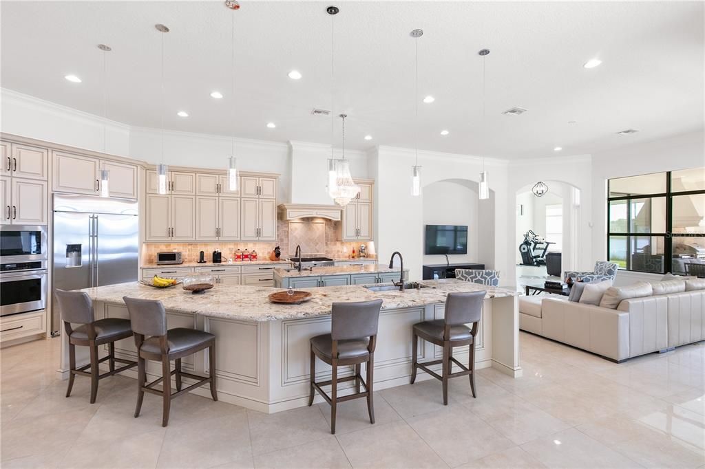 Recently Sold: $2,200,000 (5 beds, 4 baths, 4761 Square Feet)