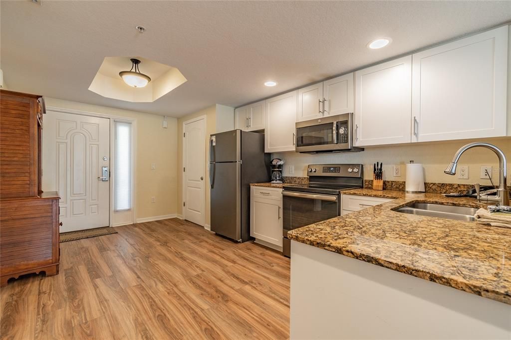 Recently Sold: $665,000 (2 beds, 2 baths, 870 Square Feet)