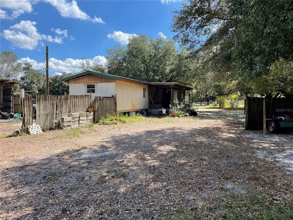 Recently Sold: $72,500 (3 beds, 2 baths, 924 Square Feet)