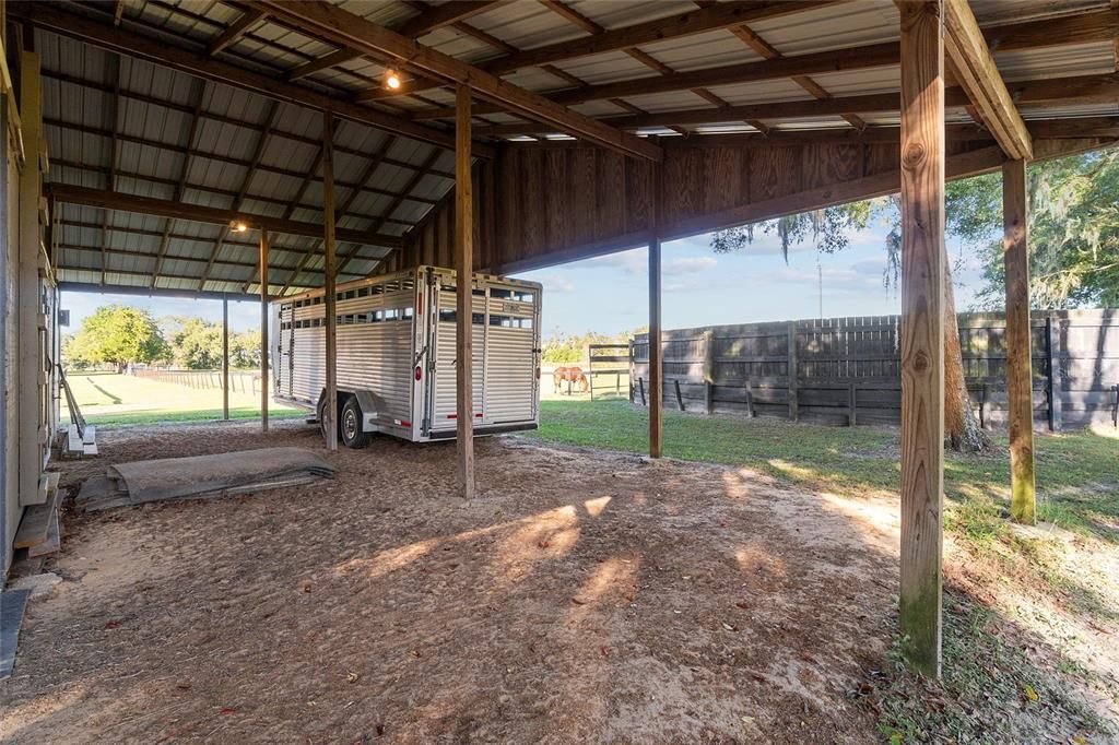 Back of Barn & Roundpen